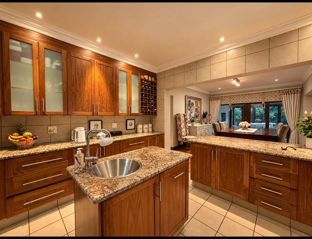 5 BEDROOM FREEHOLD FOR SALE IN MIDSTREAM ESTATE